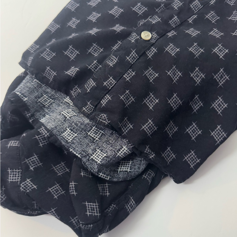 Trendy Black Patterned Button Down Shirt - image 4